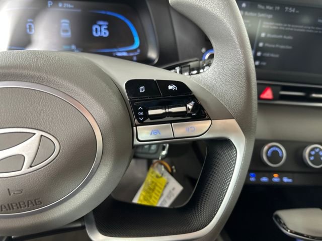 Used 2025 Hyundai Elantra SE w/ Cargo Package image 16