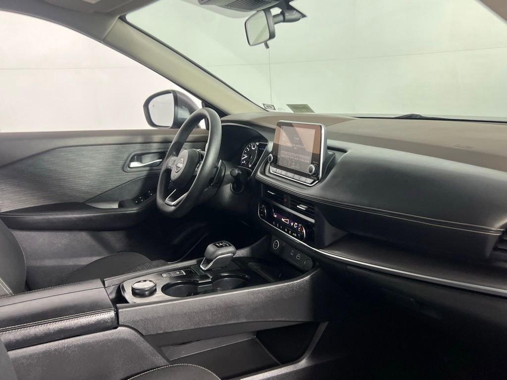 Used 2023 Nissan Rogue SV image 34