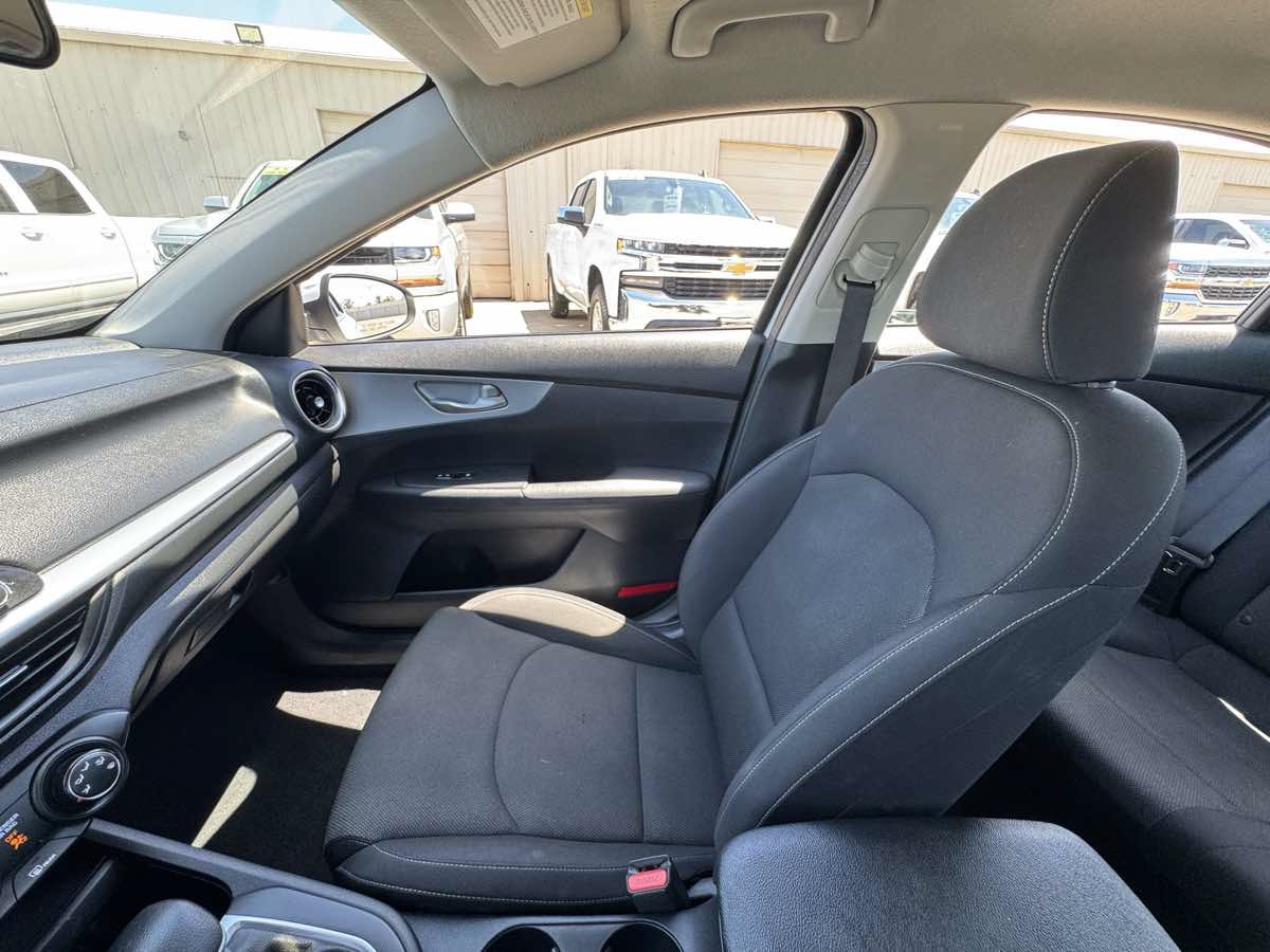 Used 2022 Kia Forte LXS FWD image 31