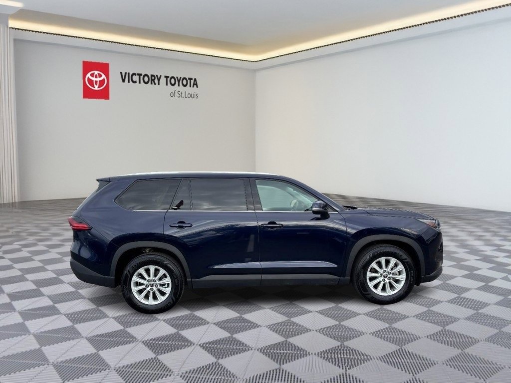 Used 2025 Toyota Grand Highlander AWD image 2