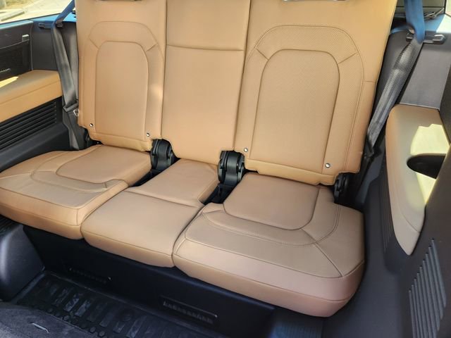 Used 2026 Land Rover Defender 130 X-Dynamic SE image 29