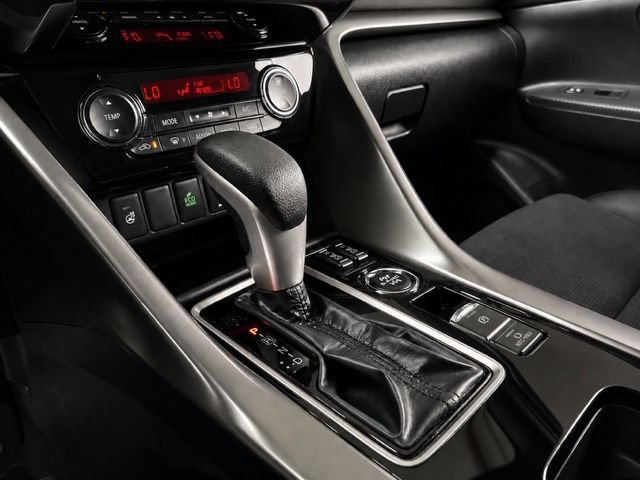 Used 2025 Mitsubishi Eclipse Cross AWD image 33