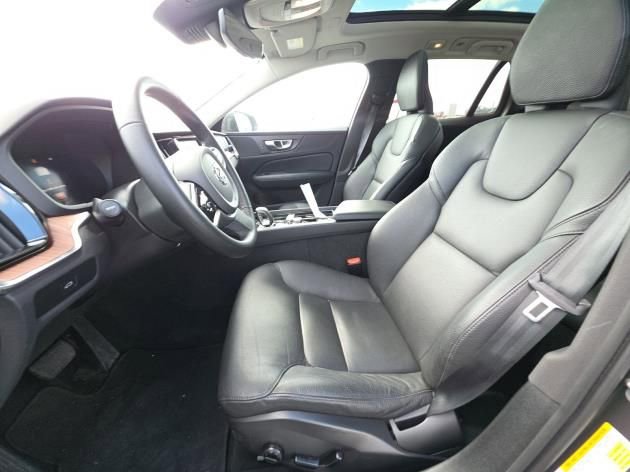 Used 2025 Volvo V60 B5 Cross Country Plus image 5