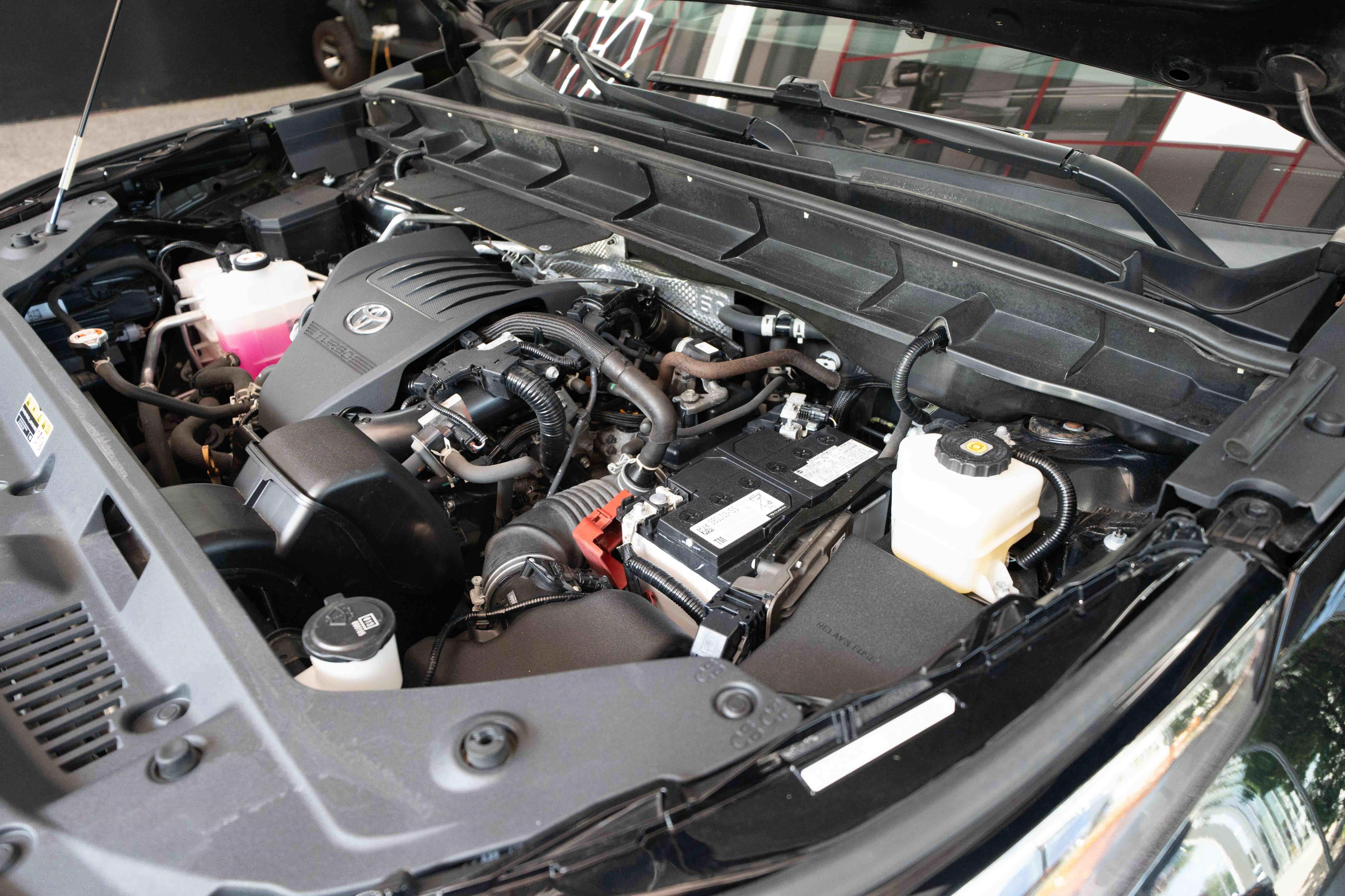 Used 2023 Toyota Highlander XLE AWD/4WD image 34