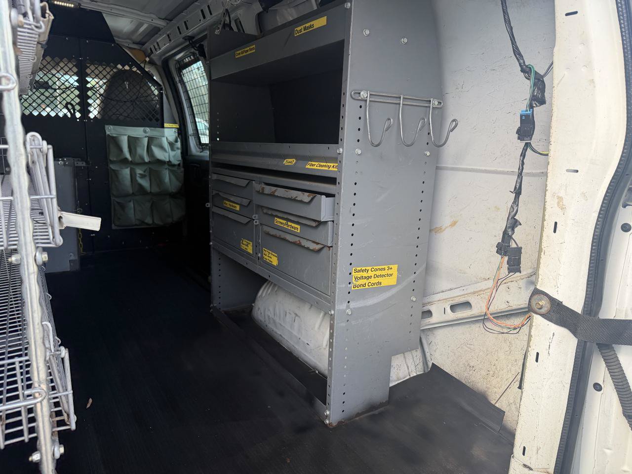 Used 2011 Chevrolet Express 2500 RWD image 18
