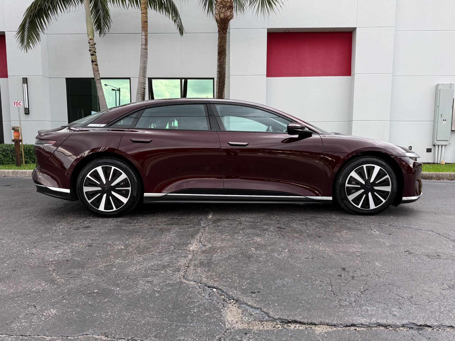 Used 2023 Lucid Air Pure image 2