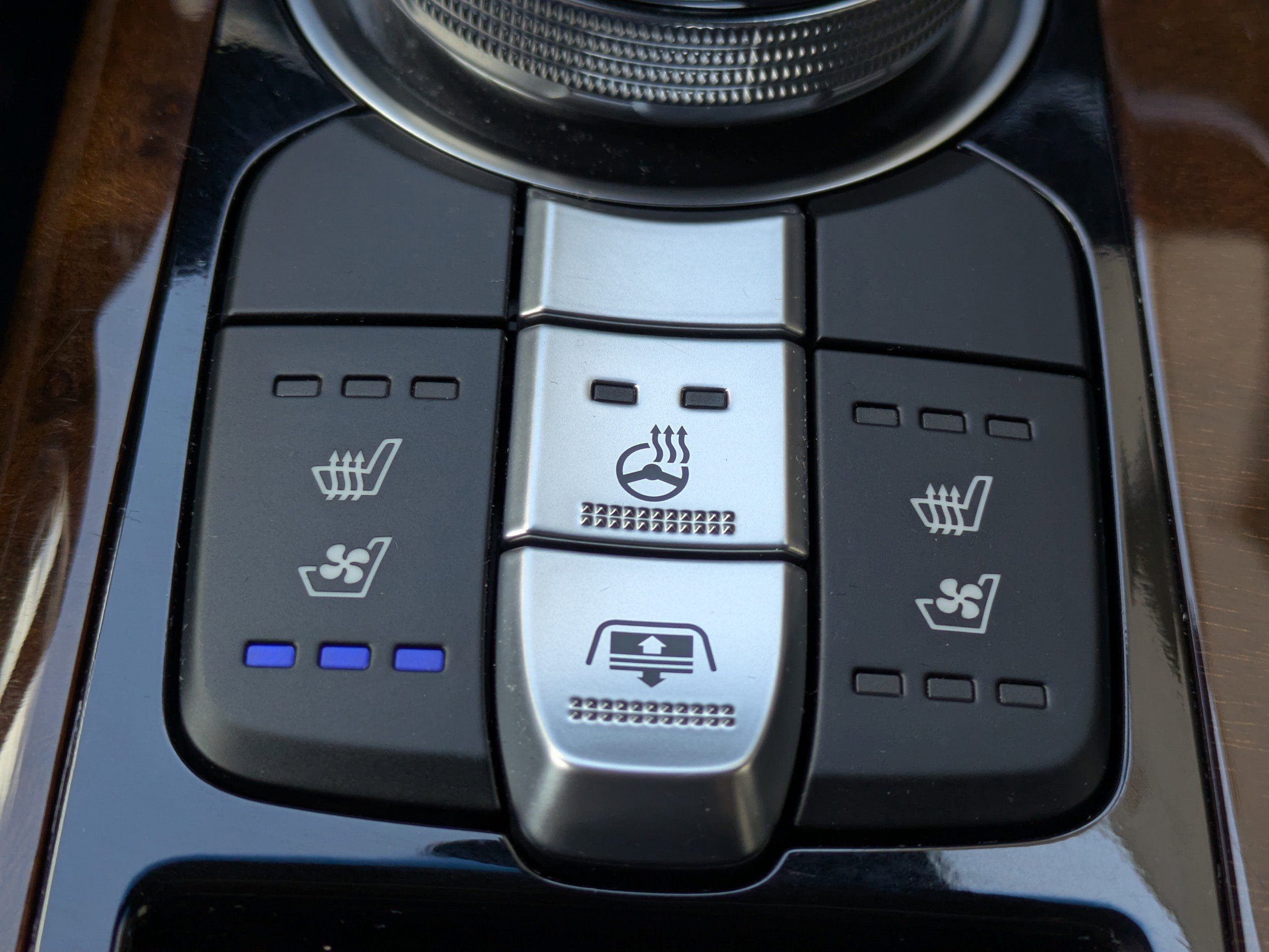 Used 2018 Genesis G90 3.3T Premium image 29