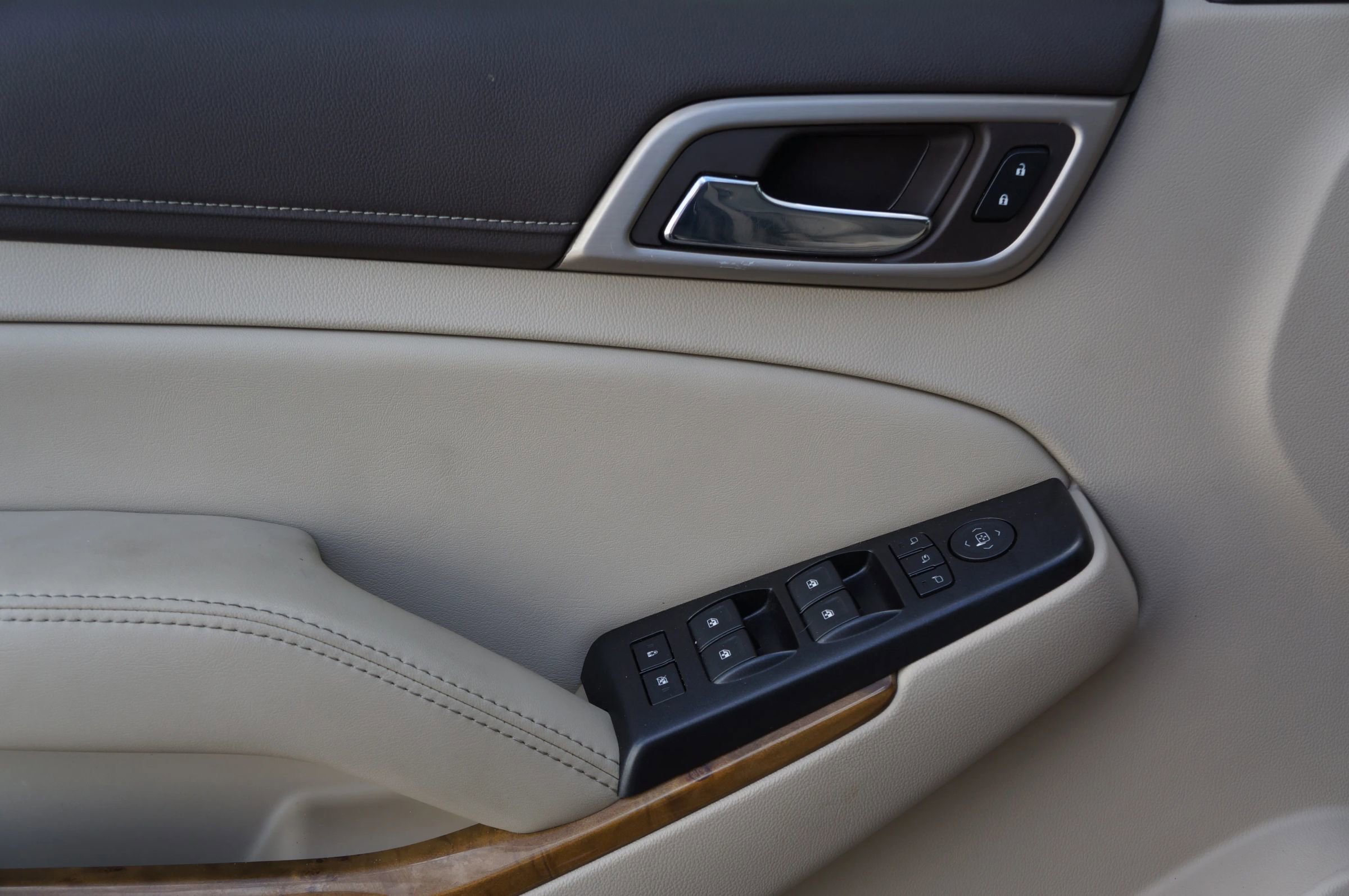 Used 2017 GMC Yukon Denali w/ Open Road Package image 24