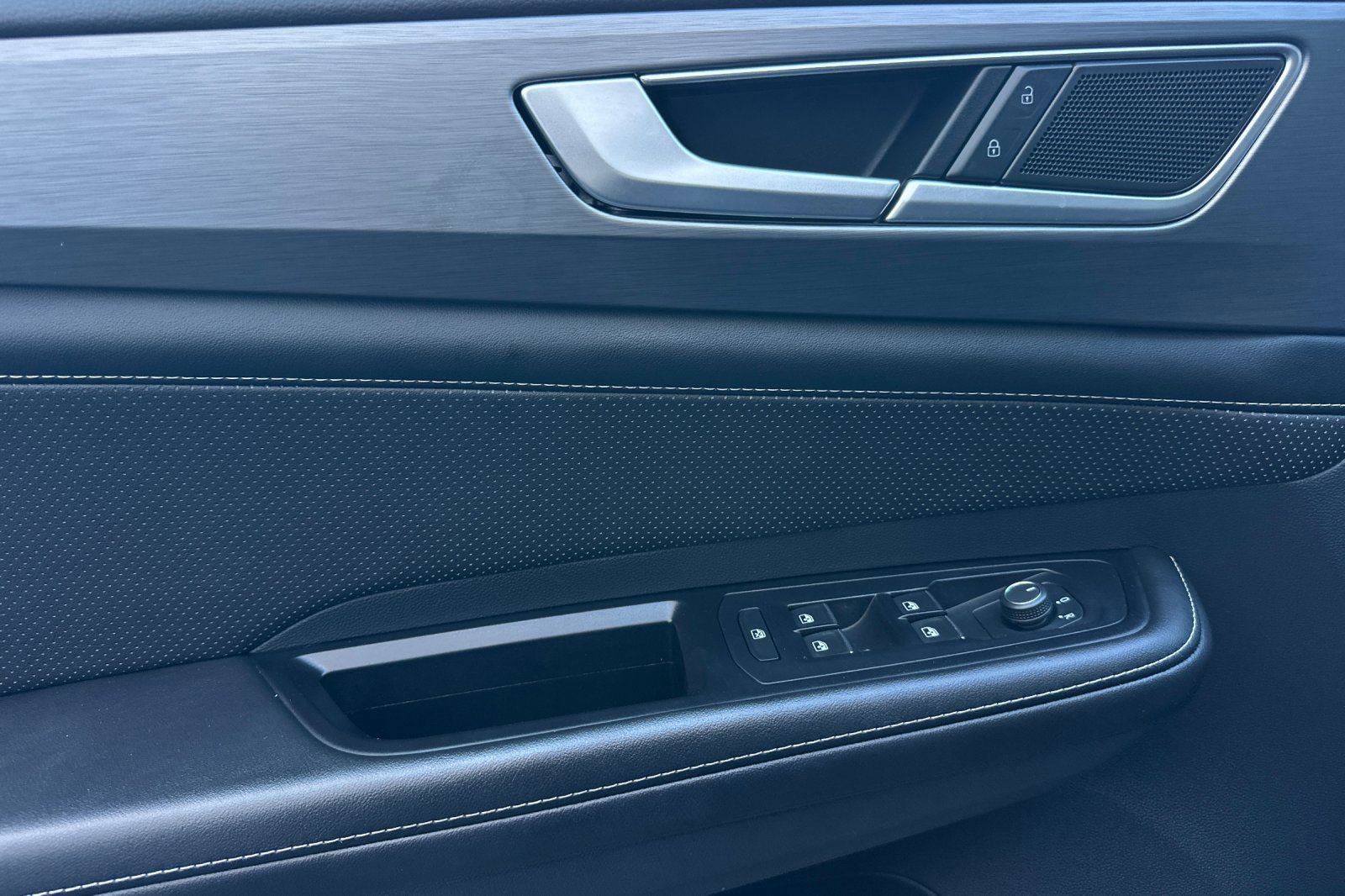 Used 2024 Volkswagen Atlas Cross Sport SE image 10