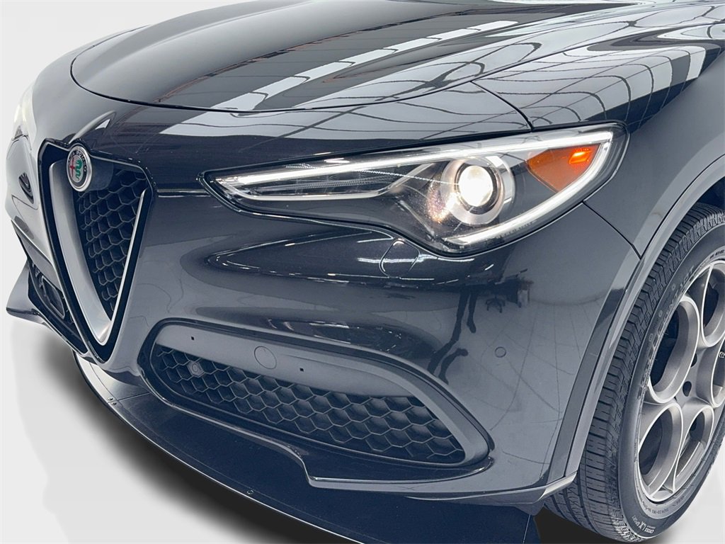 Used 2023 Alfa Romeo Stelvio Ti image 5