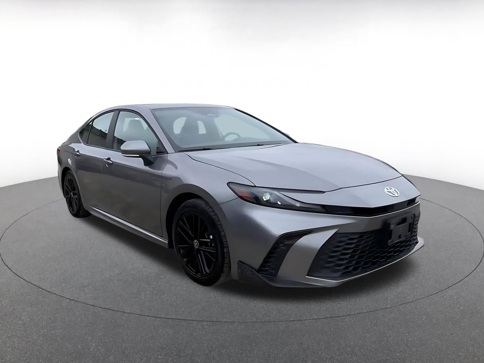 Used 2025 Toyota Camry SE FWD image 3