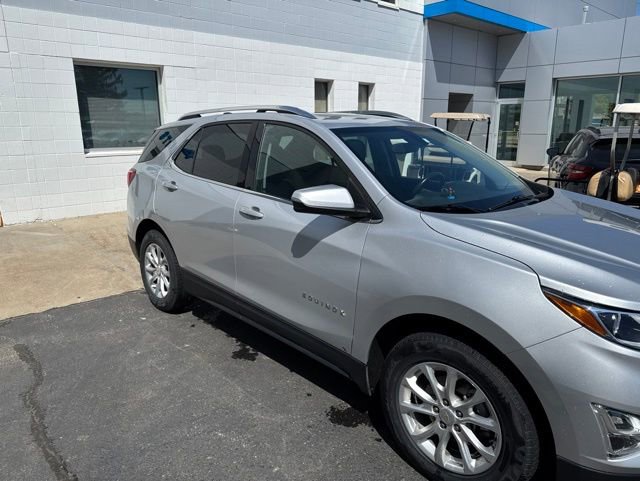 Used 2018 Chevrolet Equinox LT w/ Sun & Infotainment Package AWD/4WD image 3