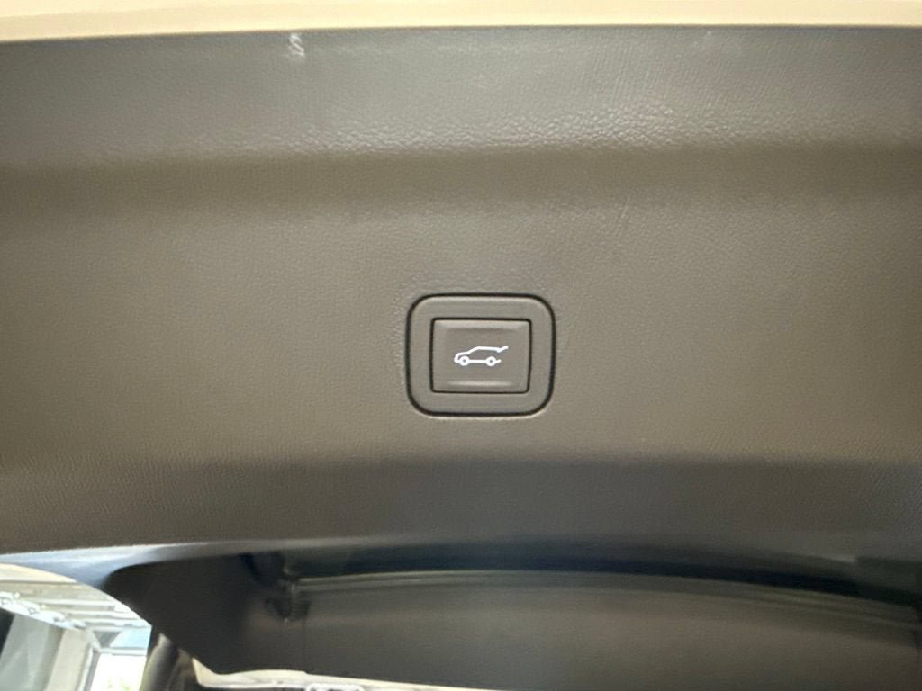 New 2026 GMC Yukon Denali Ultimate w/ LPO, Floor Liner Package AWD/4WD image 18