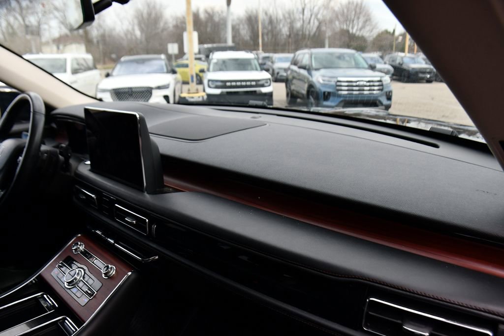 Used 2023 Lincoln Aviator Reserve w/ Jet Appearance Package AWD/4WD image 15