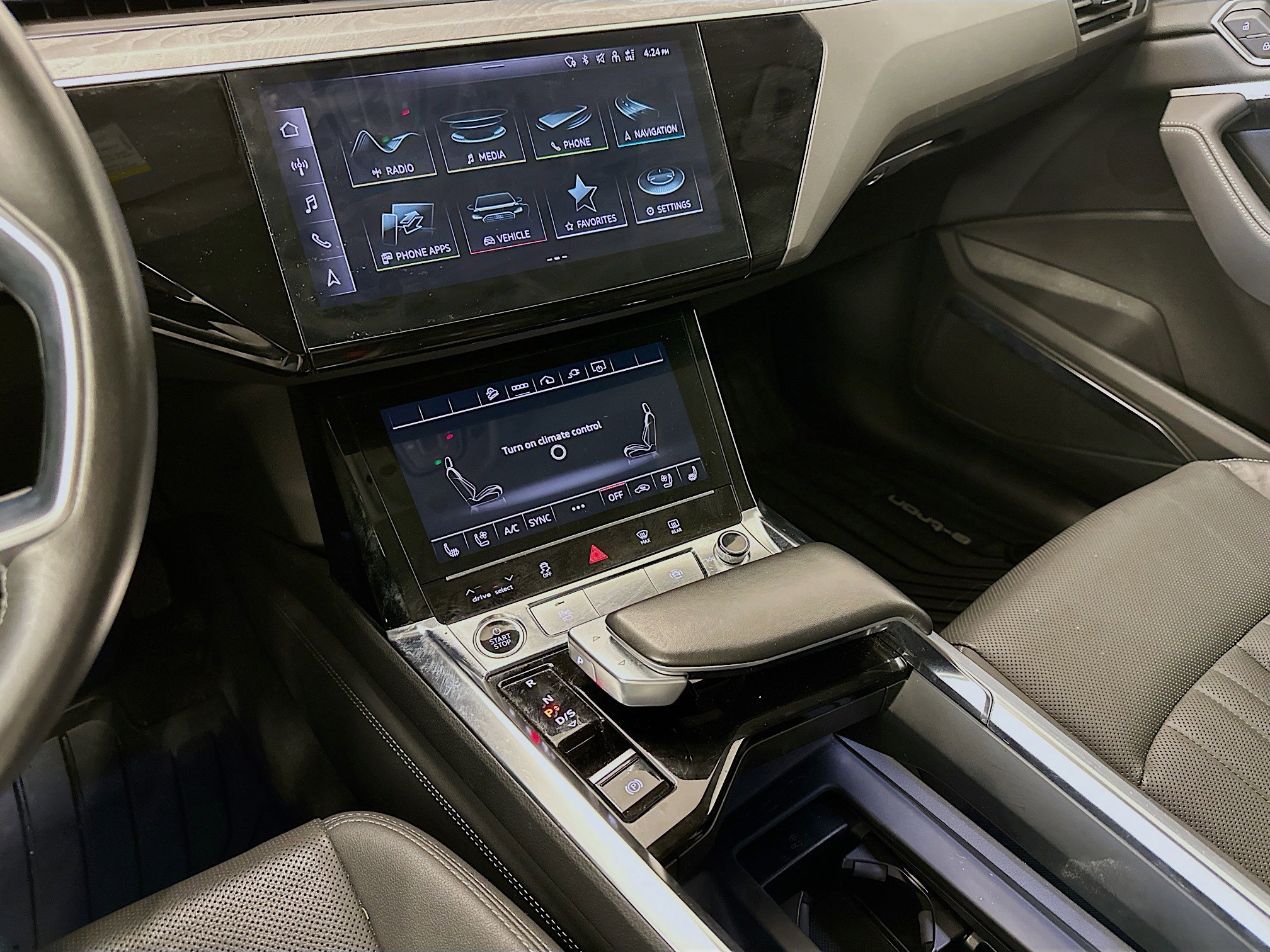 Used 2023 Audi e-tron Premium Plus w/ Premium Plus Package image 26