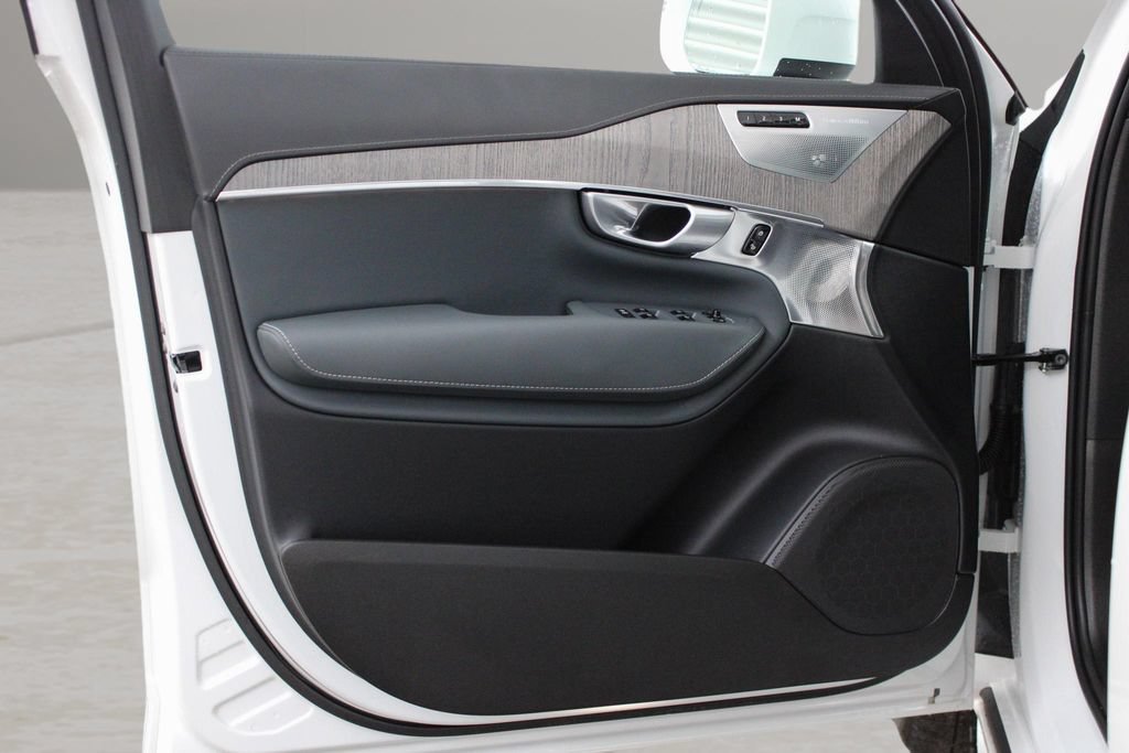 Certified 2024 Volvo XC90 B6 Ultimate w/ Lounge Package AWD/4WD image 16
