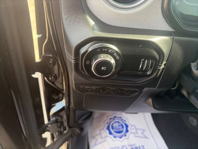 Used 2025 Jeep Wrangler Unlimited Sahara AWD/4WD image 19