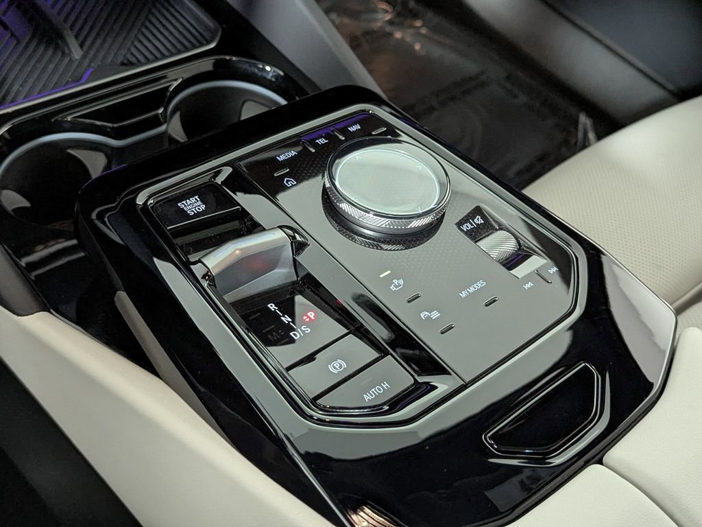 Used 2025 BMW 530i xDrive image 38