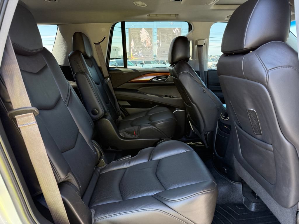 Used 2016 Cadillac Escalade Luxury AWD/4WD image 14
