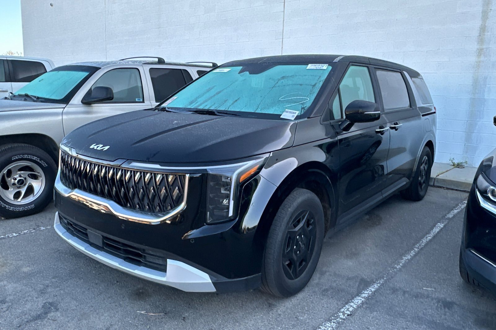 Used 2025 Kia Carnival image 2