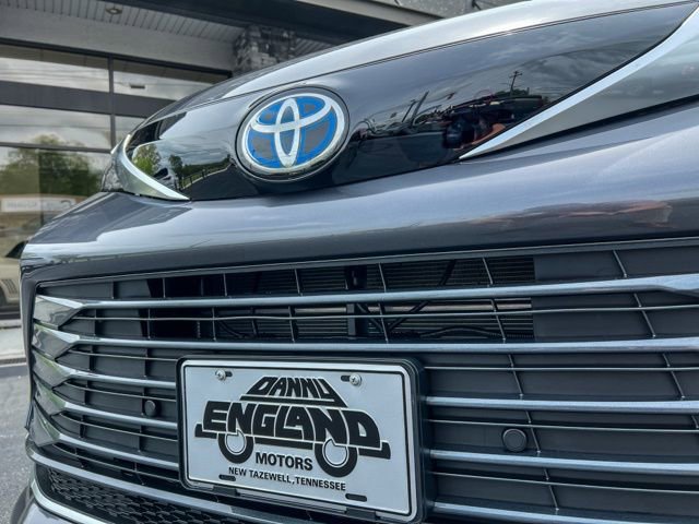 Used 2025 Toyota Sienna Limited image 11