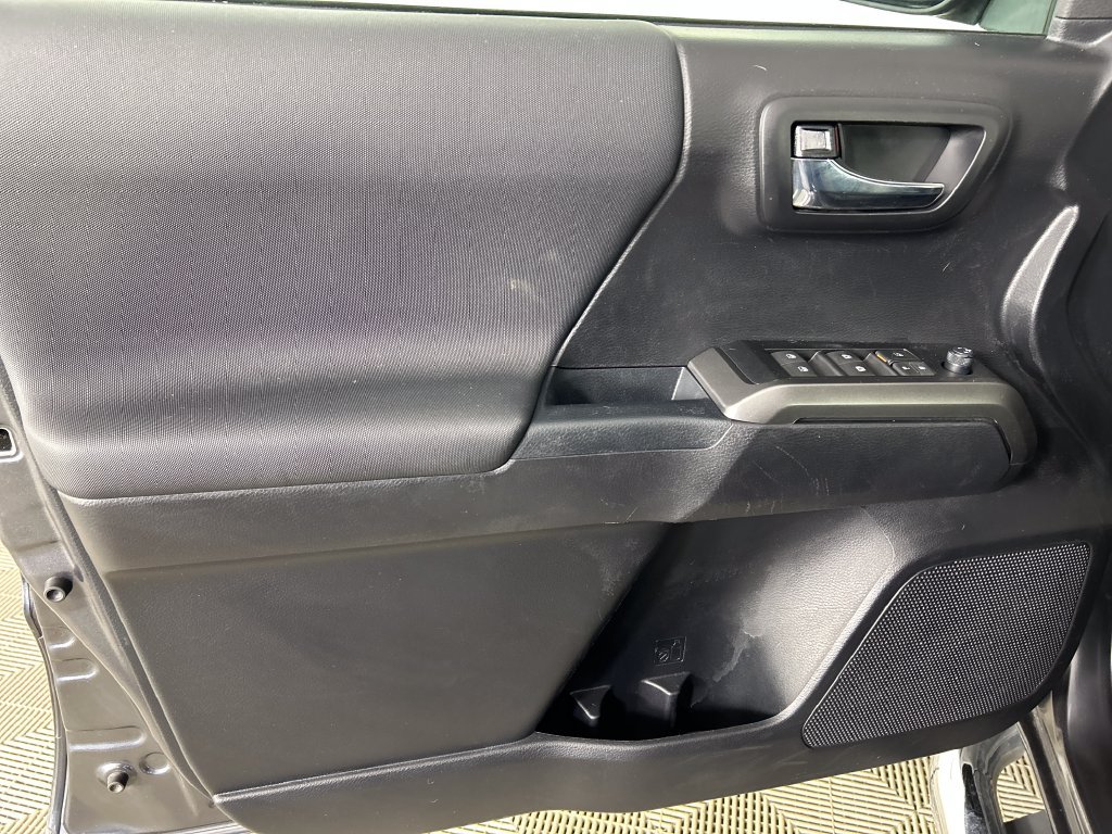 Used 2021 Toyota Tacoma TRD Off-Road AWD/4WD image 12