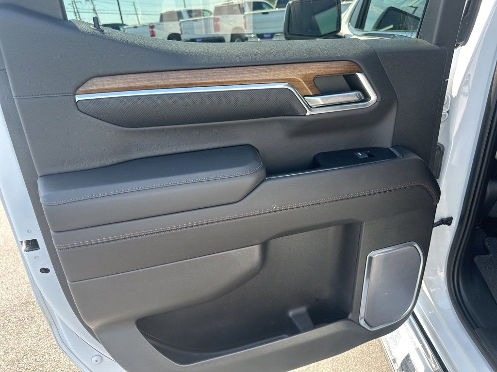 Used 2023 Chevrolet Silverado 1500 High Country w/ Technology Package image 27