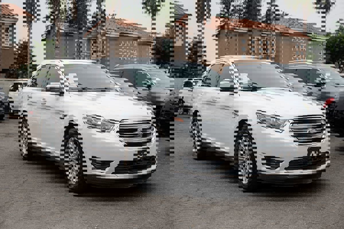 Used 2018 Ford Taurus SEL w/ Equipment Group 201A image 8