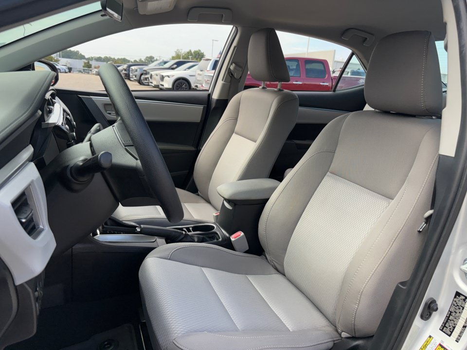 Used 2016 Toyota Corolla LE FWD image 30