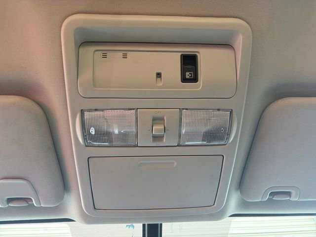 Used 2019 Nissan Titan SV w/ SV Convenience Package image 12