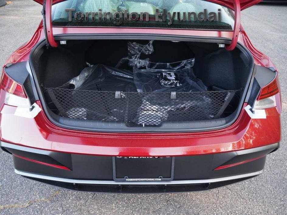 New 2025 Hyundai Elantra Limited w/ Cargo Package image 9