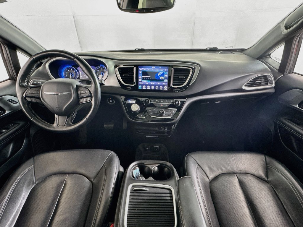 Used 2020 Chrysler Pacifica Touring-L Plus w/ Advanced Safetytec Group FWD image 29