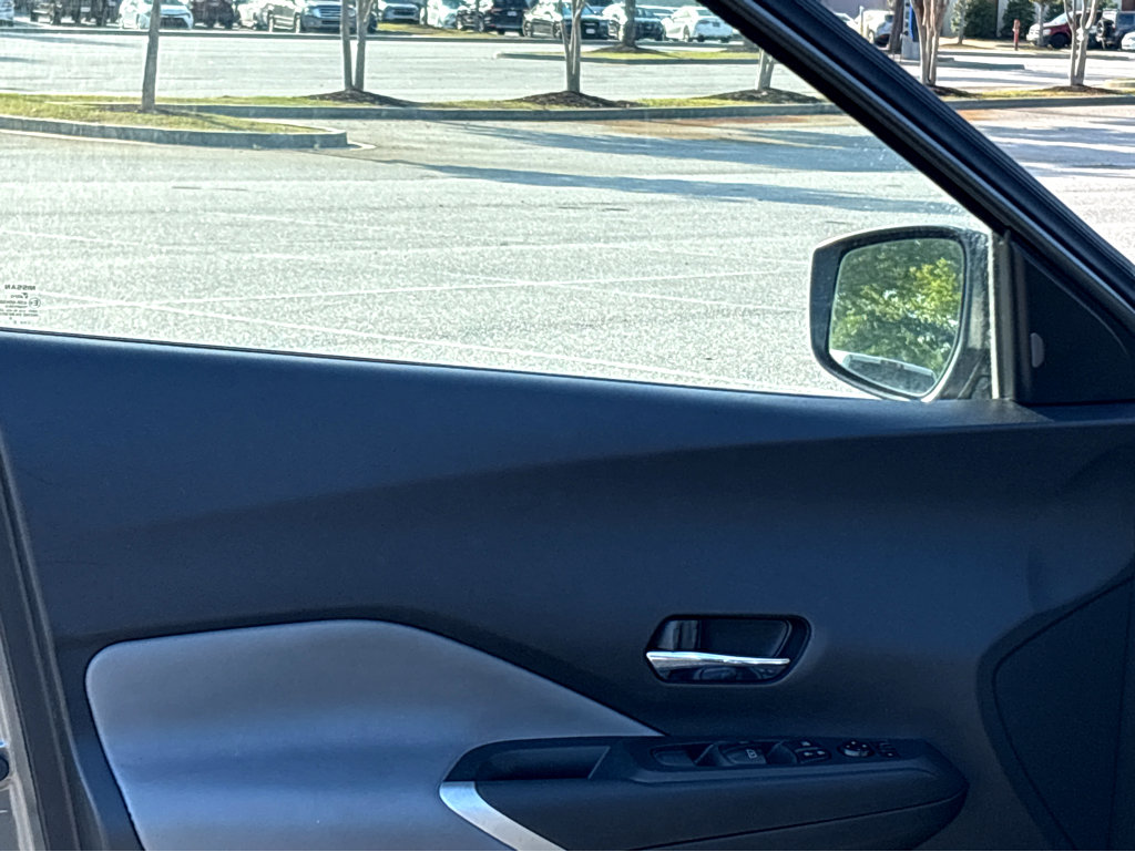 Used 2022 Nissan Kicks SR w/ Premium Package FWD image 8