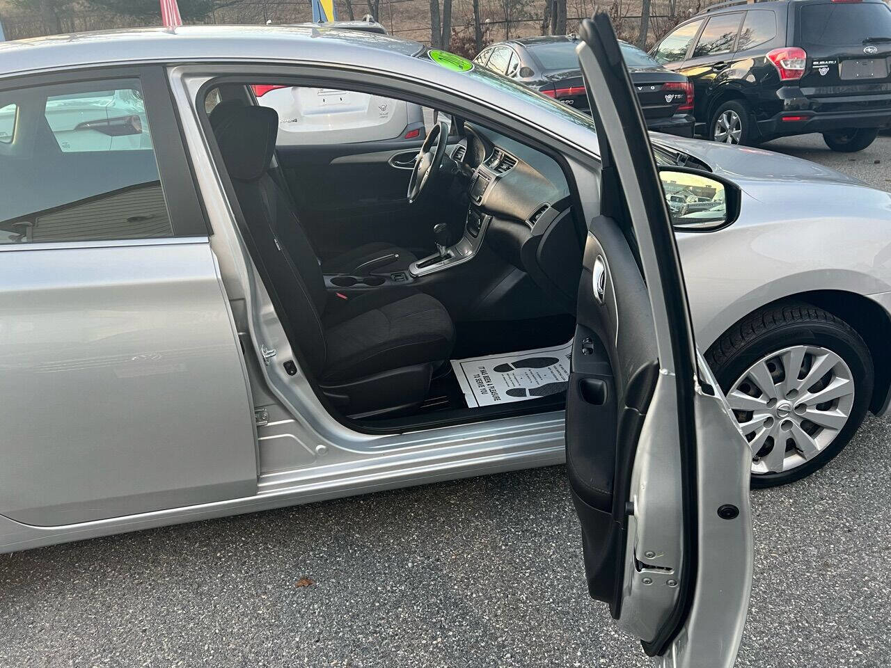 Used 2015 Nissan Sentra SV w/ Navigation Package FWD image 9
