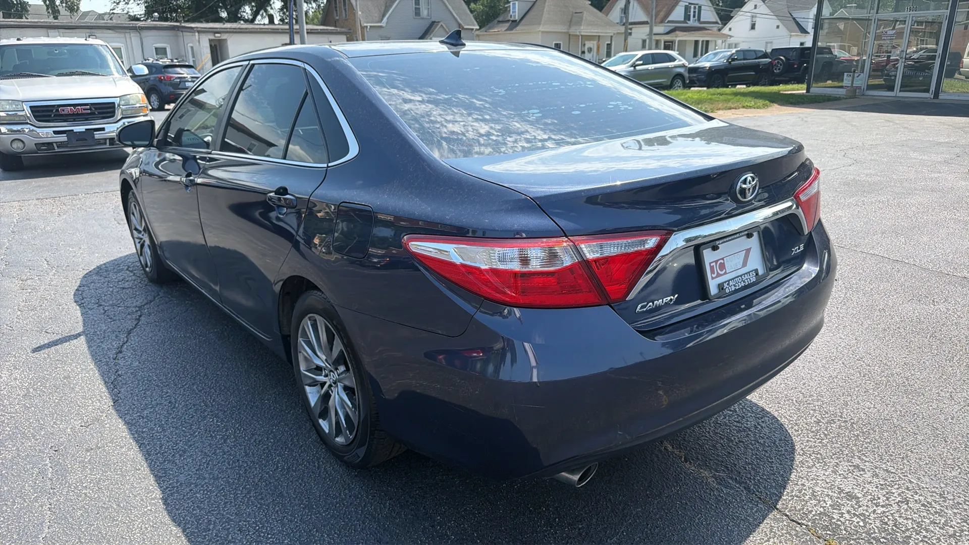 Used 2015 Toyota Camry XLE w/ Advanced Technology Package FWD image 7