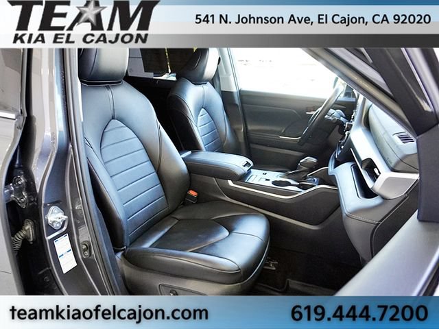 Used 2021 Toyota Highlander XLE AWD/4WD image 13