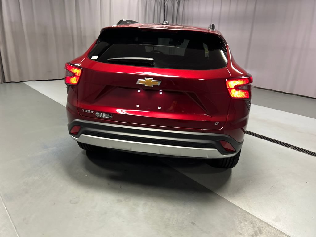Used 2025 Chevrolet Trax LT w/ LT Convenience Package FWD image 6