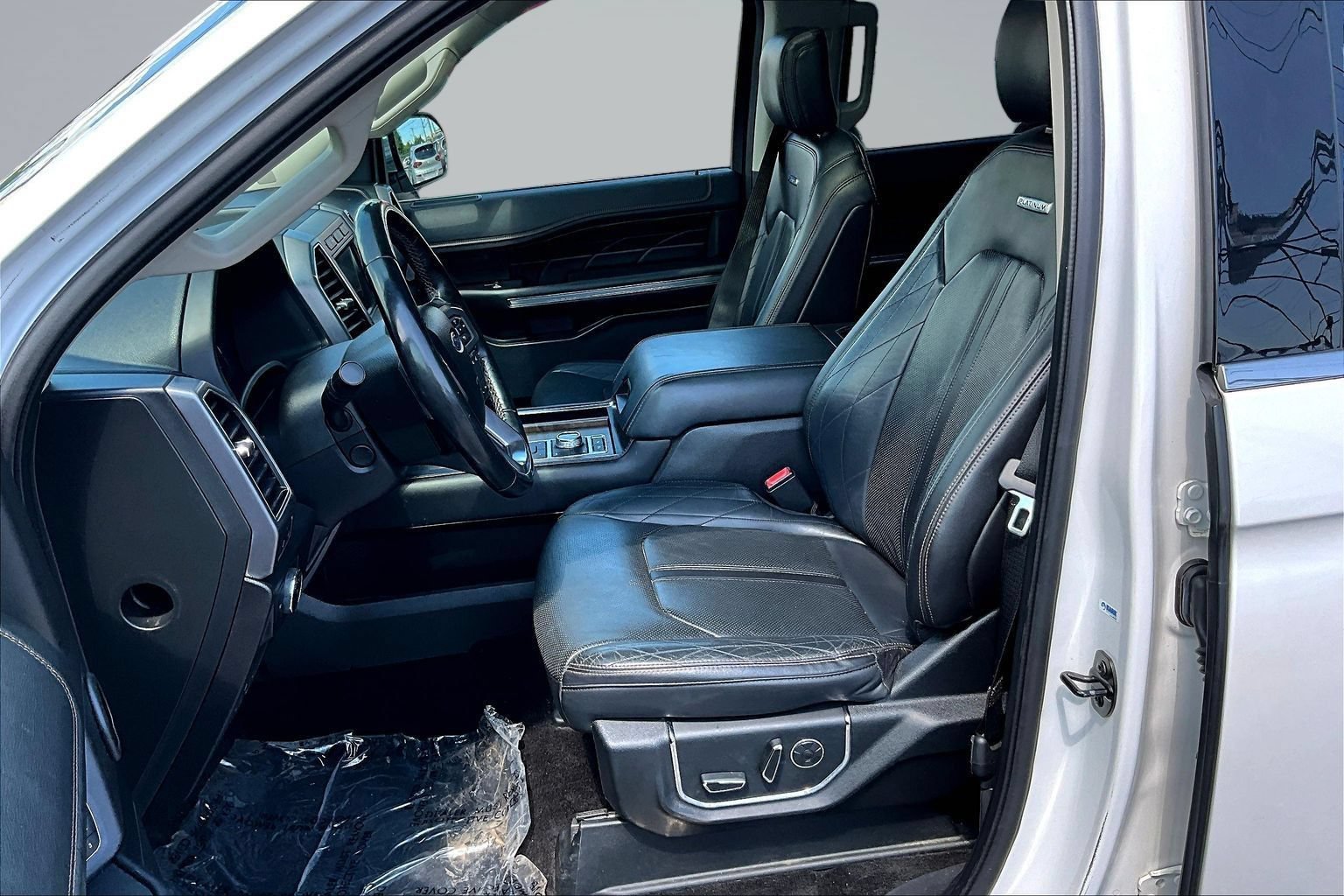 Used 2018 Ford Expedition Platinum AWD/4WD image 18