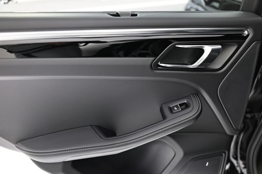 New 2026 Porsche Macan Turbo AWD/4WD image 26