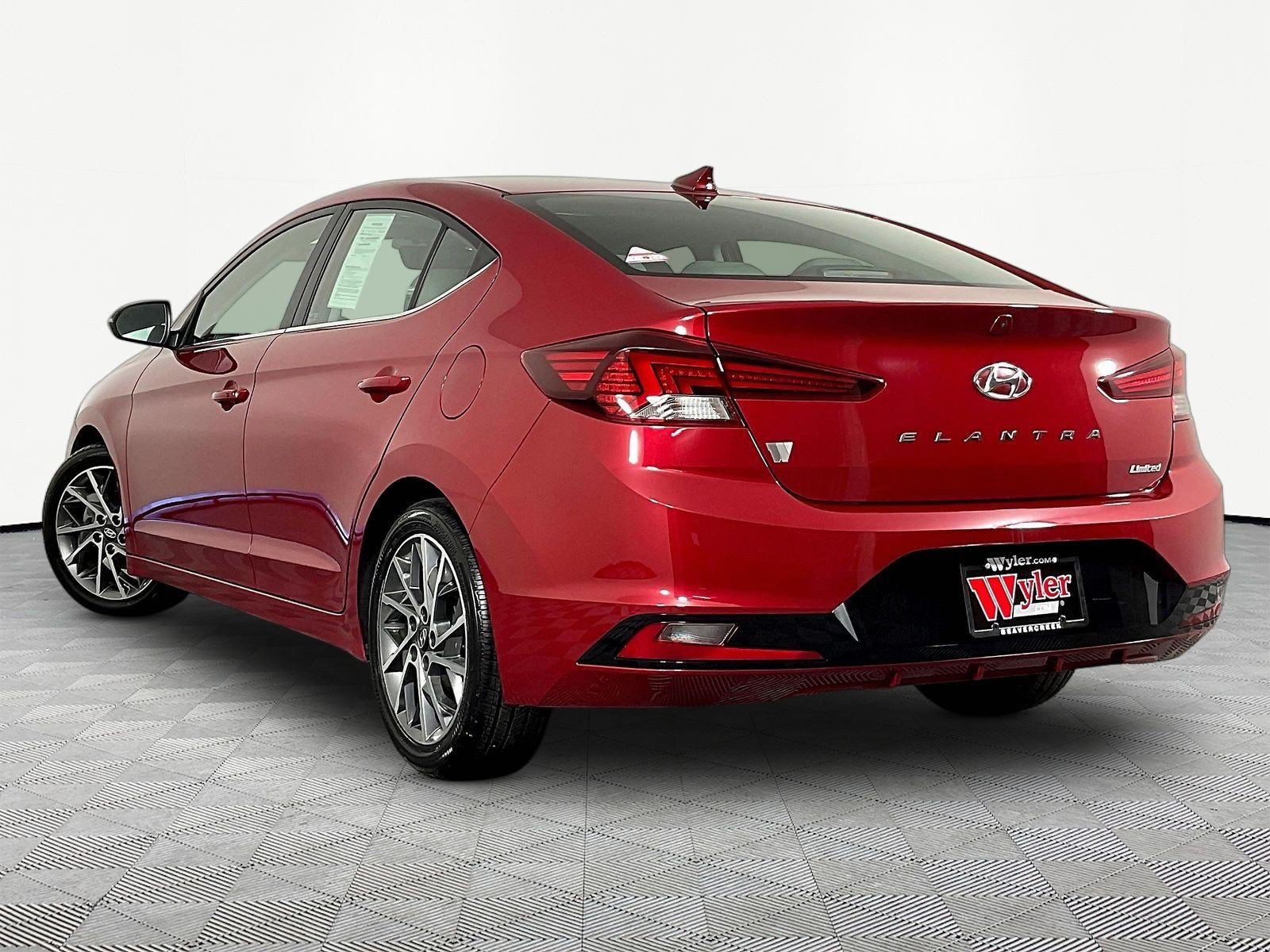 Used 2019 Hyundai Elantra Limited w/ Ultimate Package 02 FWD image 4