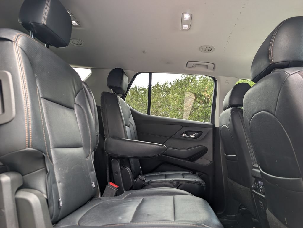 Used 2020 Chevrolet Traverse LT w/ Driver Confidence II Package AWD/4WD image 19