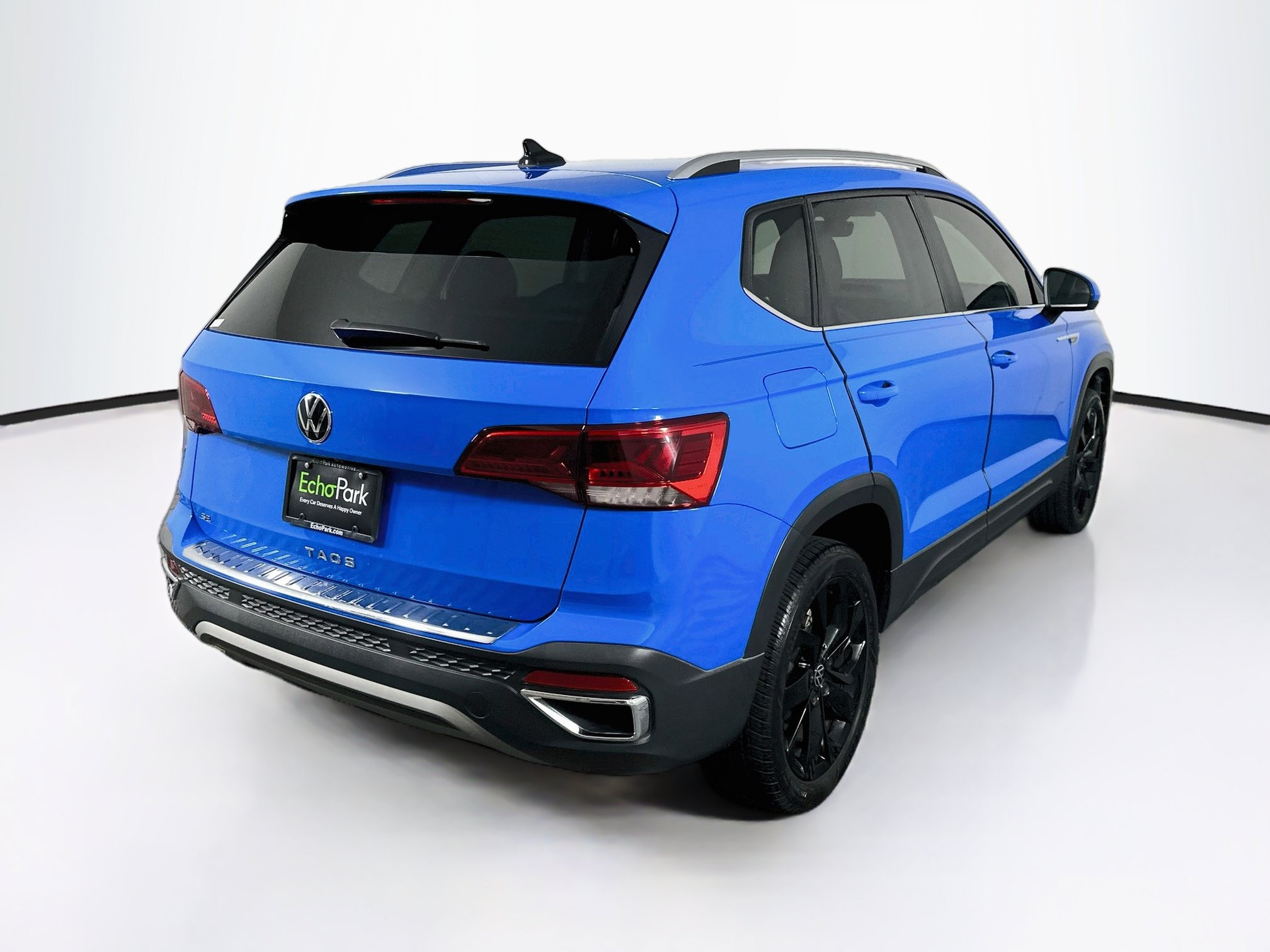 Used 2023 Volkswagen Taos SE FWD image 9