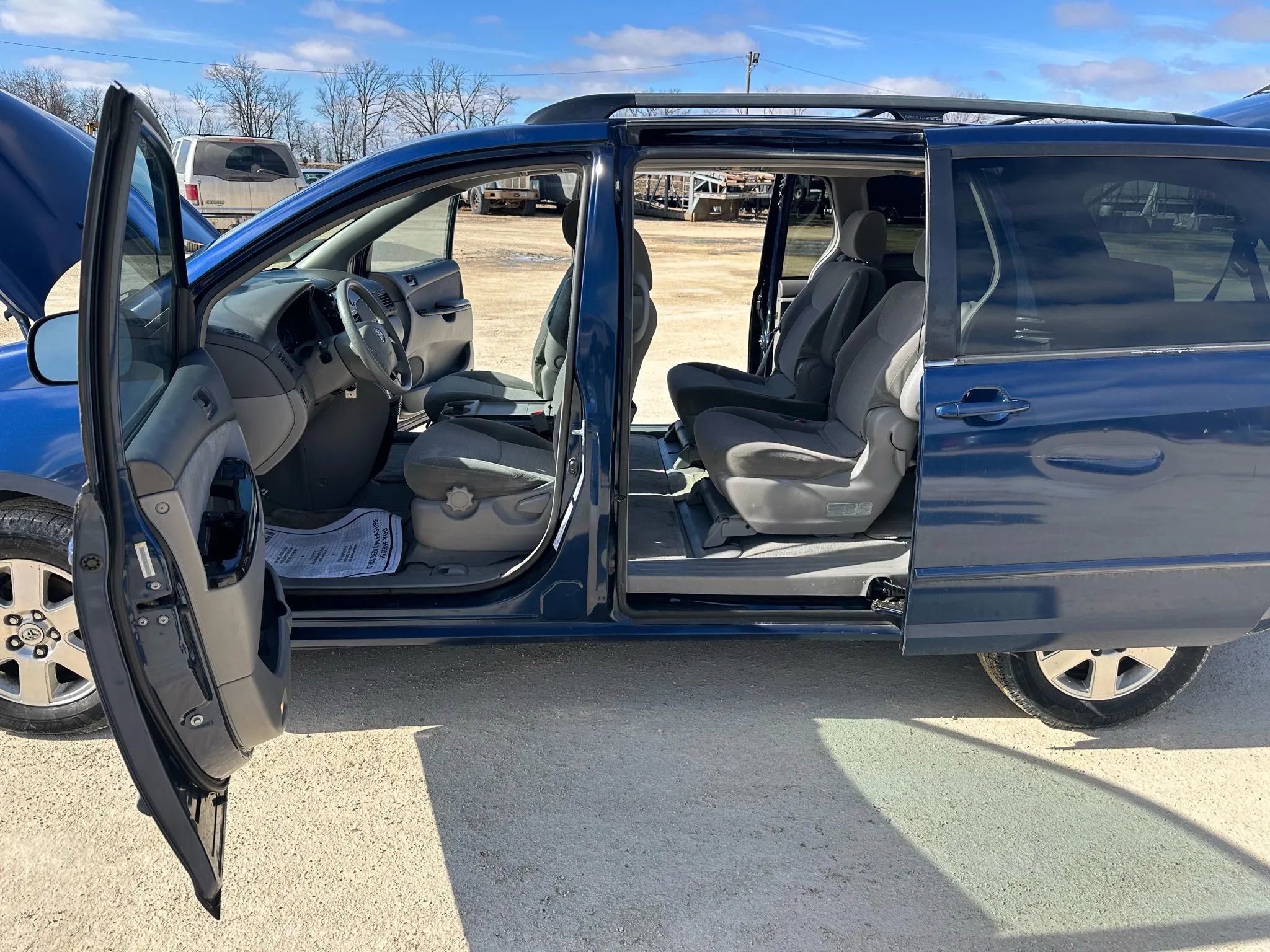 Used 2004 Toyota Sienna CE image 11