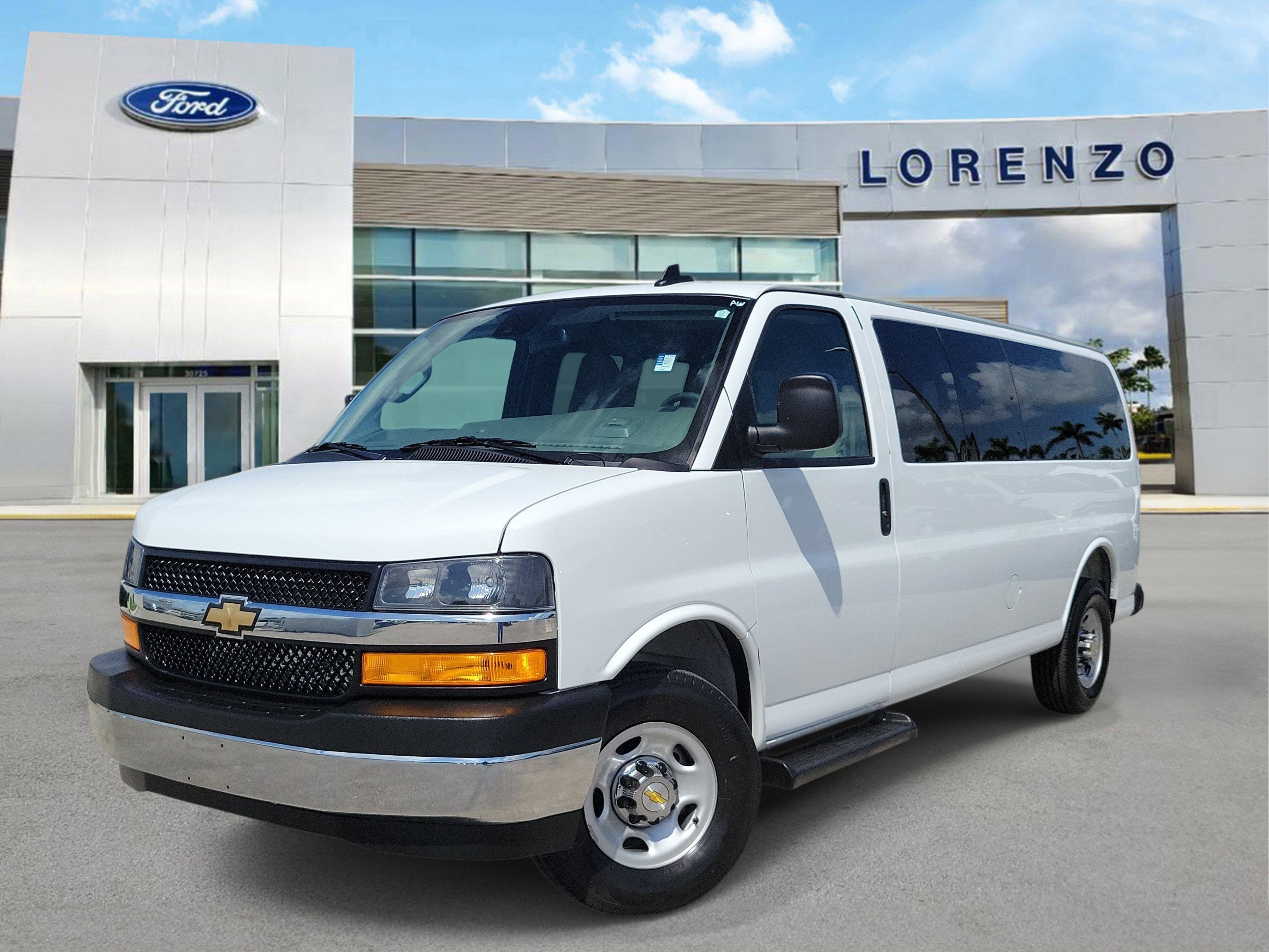Used 2025 Chevrolet Express 3500 LT w/ LT Preferred Equipment Group RWD image 1