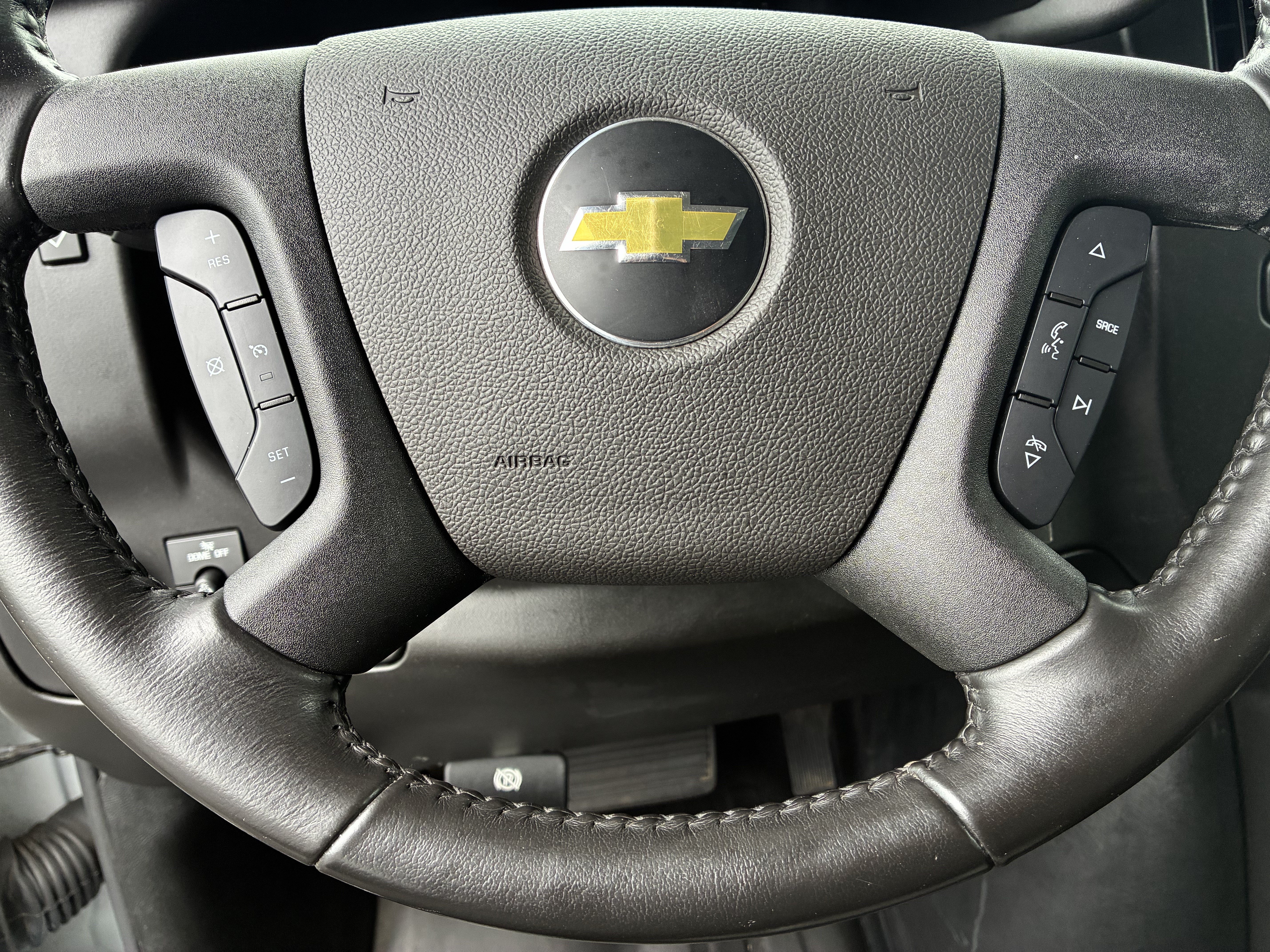 Used 2022 Chevrolet Express 2500 w/ Driver Convenience Package RWD image 32