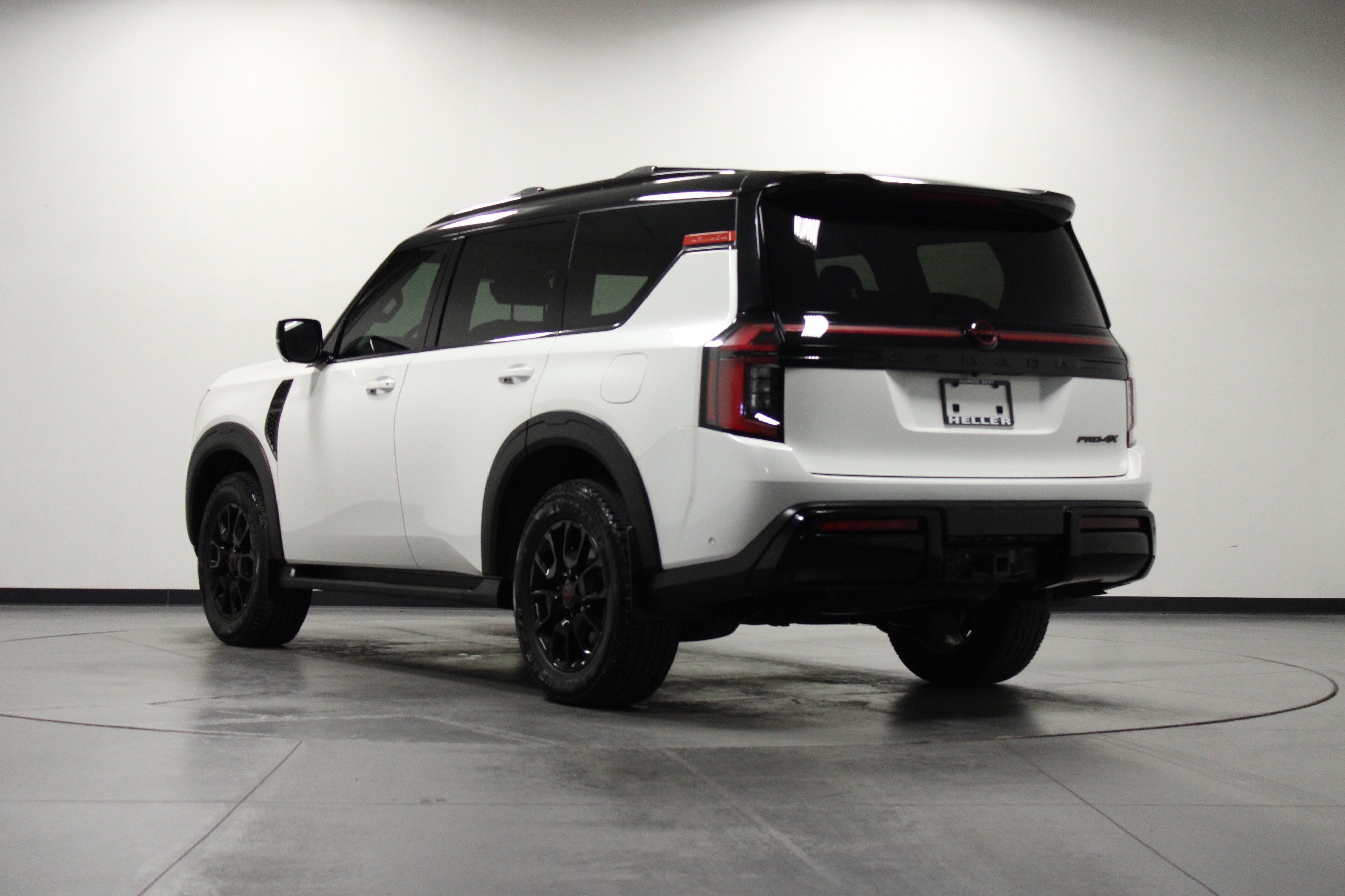 Used 2025 Nissan Armada PRO-4X AWD/4WD image 6
