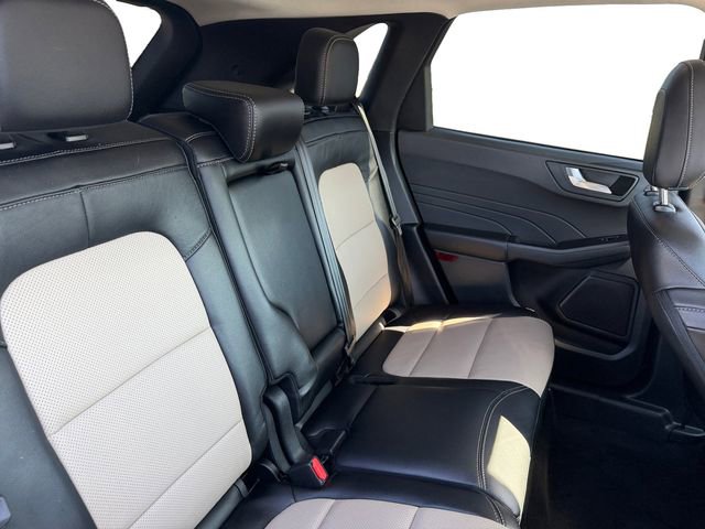 Used 2022 Ford Escape Titanium w/ Titanium Elite Package image 18