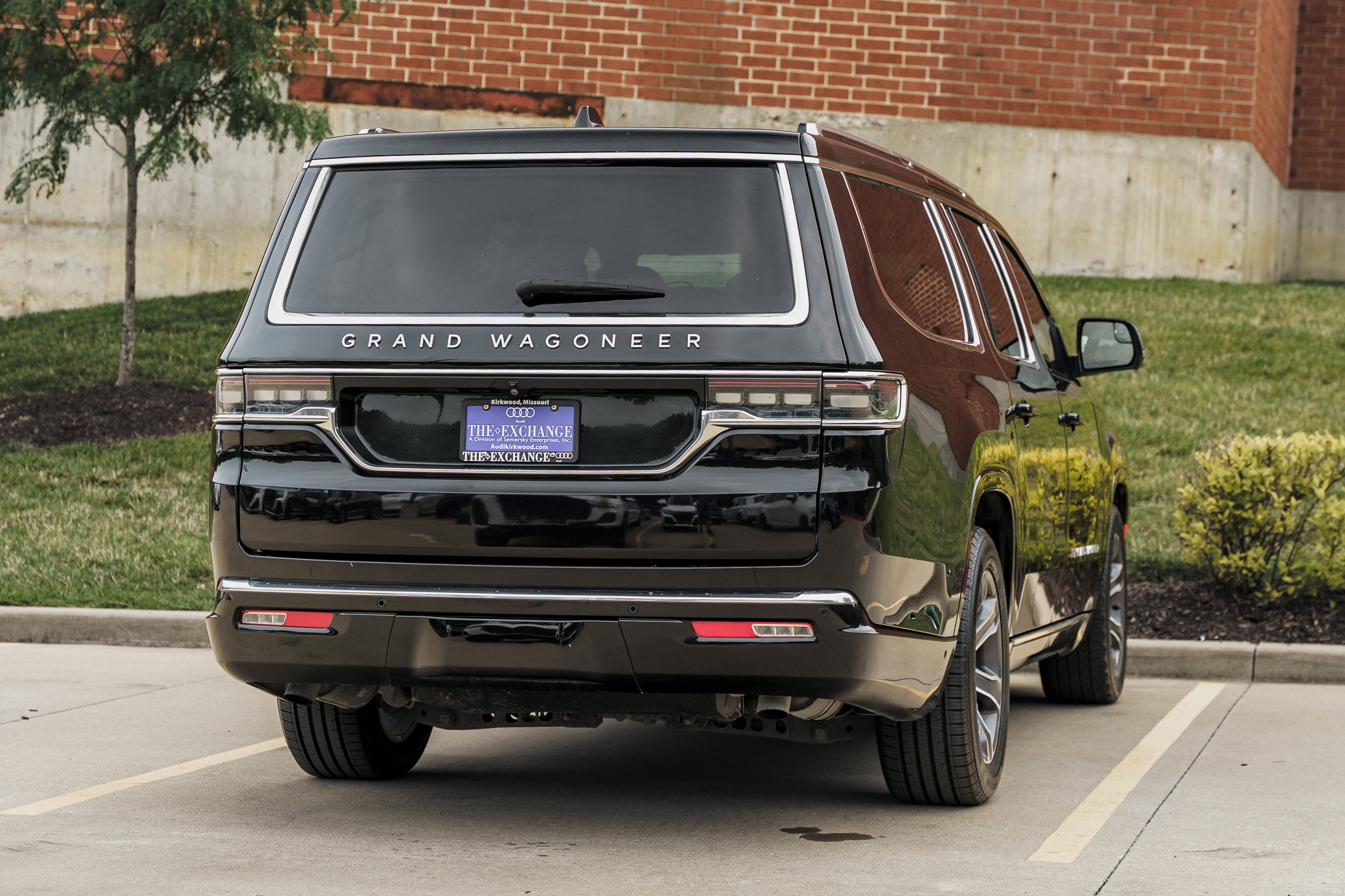 Used 2024 Jeep Grand Wagoneer L 4WD image 4