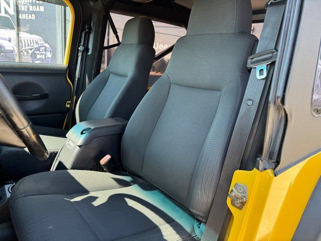 Used 2006 Jeep Wrangler Unlimited w/ Premium Audio Group image 12