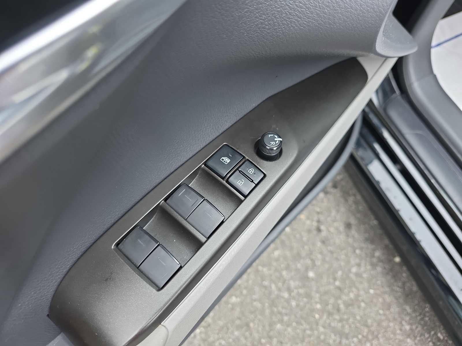 Used 2021 Toyota Camry SE image 18